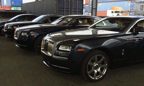 Siêu xe 'chạy thuế' chưa từng có tại Việt Nam ảnh 1 sieu-xe-chay-thue-lien-tuc-khui-container-o-cang-sai-gon