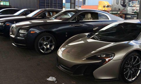 Siêu xe 'chạy thuế' chưa từng có tại Việt Nam ảnh 6 sieu-xe-chay-thue-lien-tuc-khui-container-o-cang-sai-gon-5