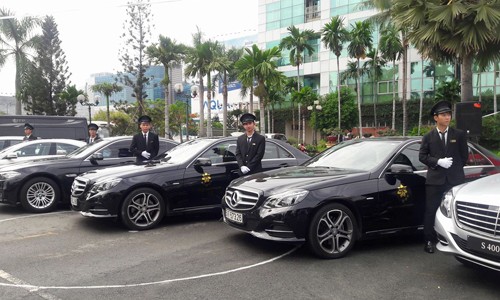 Một doanh nghiệp vừa tiết lộ đã đầu tư 50 tỷ đồng đầu tư các dòng xe Mercedes, BMW đời mới về Việt Nam để kinh doanh tại TP HCM. Ảnh: Vũ Lê no-ro-dau-tu-xe-sieu-sang-cho-thue