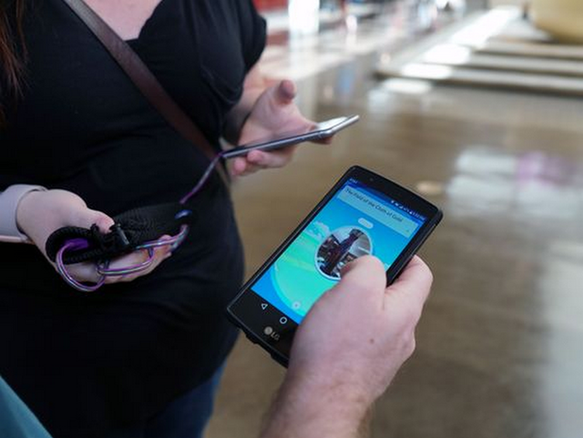 Được và mất khi chơi Pokemon Go