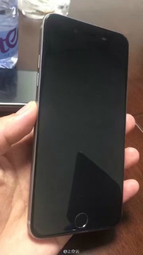 Trong khi đó, mặt trước vẫn giống hệt với iPhone 6, 6s và 6s Plus.