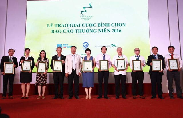 Những hình ảnh đẹp tại Lễ trao giải Báo cáo thường niên tốt nhất 2016 ảnh 11 Những hình ảnh đẹp tại Lễ trao giải Báo cáo thường niên tốt nhất 2016 ảnh 11