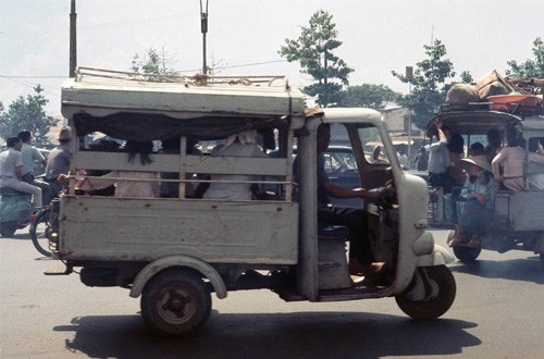 xe-lam-tren-duong-pho-sai-gon-xua-7