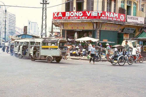 xe-lam-tren-duong-pho-sai-gon-xua-1