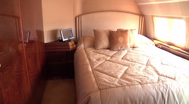  Bên trong chuyên cơ mạ vàng của Donald Trump ảnh 2