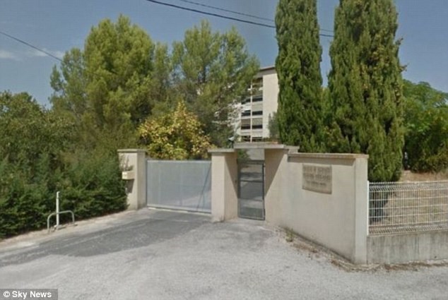 Nước Pháp lại chấn động với vụ kẻ đeo mặt nạ bắt 70 con tin ảnh 1