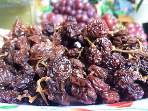 nho-nguyen-chum-dua-luoi-say-kho-hut-khach-mua-tet