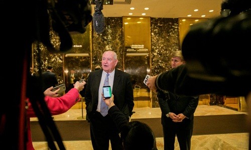 ben-trong-cuoc-phong-van-ung-vien-noi-cac-cua-trump-2