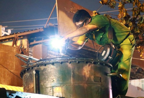 hon-40-xe-bi-thieu-rui-trong-vu-chay-cay-xang-o-sai-gon-8