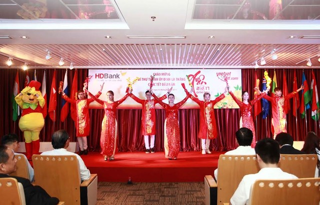 Bí thư Thành ủy TP.HCM Đinh La Thăng chúc Tết HDBank và Vietjetair ảnh 3 Bí thư Thành ủy TP.HCM Đinh La Thăng chúc Tết HDBank và Vietjetair ảnh 3