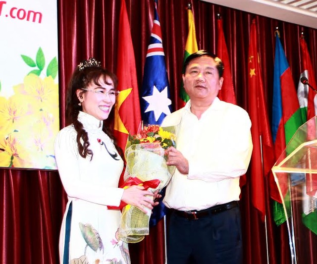 Bí thư Thành ủy TP.HCM Đinh La Thăng chúc Tết HDBank và Vietjetair ảnh 5 Bí thư Thành ủy TP.HCM Đinh La Thăng chúc Tết HDBank và Vietjetair ảnh 5