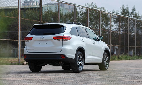 chi-tiet-toyota-highlander-2017-dau-tien-o-viet-nam-2