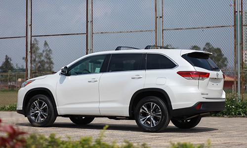 chi-tiet-toyota-highlander-2017-dau-tien-o-viet-nam-4