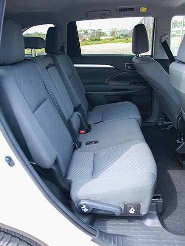 chi-tiet-noi-that-toyota-highlander-2017-6