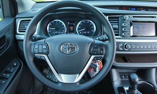 chi-tiet-noi-that-toyota-highlander-2017-1