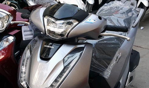 Phần đầu xe thiết kế đậm chất thể thao.