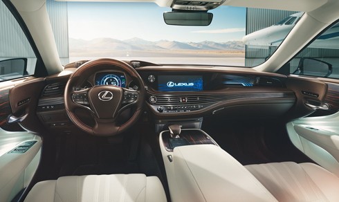 lexus-ls-500h-2018-su-dung-dong-co-tang-ap-5