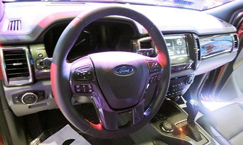ford-everest-2015-trinh-lang-viet-nam-4