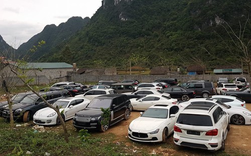 hon-50-sieu-xe-va-xe-sang-tap-ket-o-bien-gioi-phia-bac-viet-nam-page-3-5