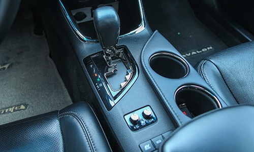 Hộp số tự động 6 cấp kết hợp 3 chế độ lái EV, Eco và Sport.