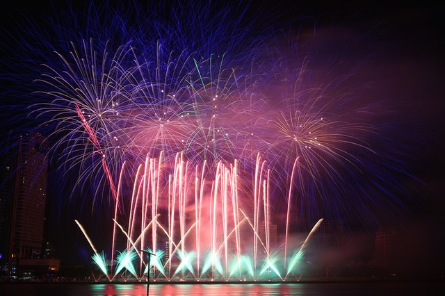 Nhật Bản và Thụy Sĩ so tài pháo hoa trên sông Hàn ảnh 11