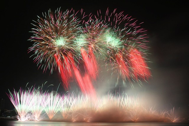 Nhật Bản và Thụy Sĩ so tài pháo hoa trên sông Hàn ảnh 2