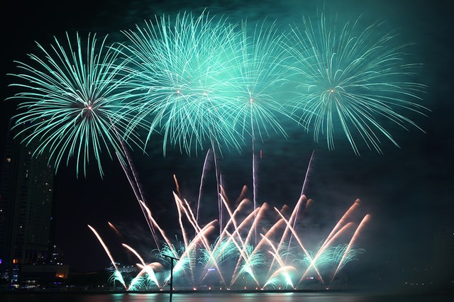 Nhật Bản và Thụy Sĩ so tài pháo hoa trên sông Hàn ảnh 6