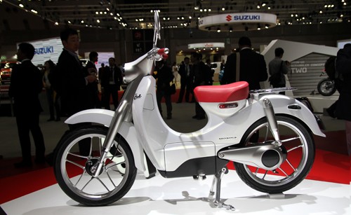 honda-ra-mat-scooter-chay-dien-vao-2018-1