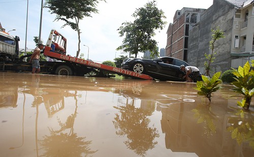 10-viec-can-lam-khi-oto-bi-ngap-nuoc-tai-xe-viet-can-nho-3