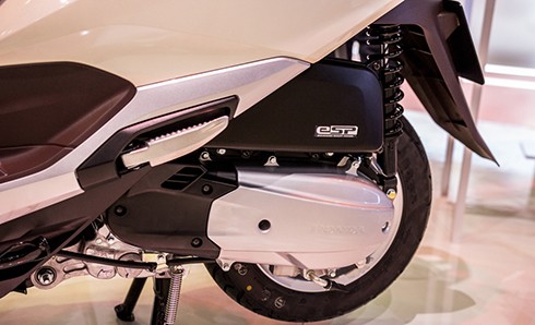 honda-lead-2017-trang-bi-smartkey-gia-39-3-trieu-tai-viet-nam-page-2-7