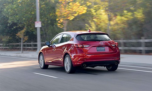 Phía sau giữ nguyên thiết kế.