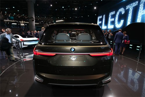 bmw-x7-iperformance-concept-o-frankfurt-3