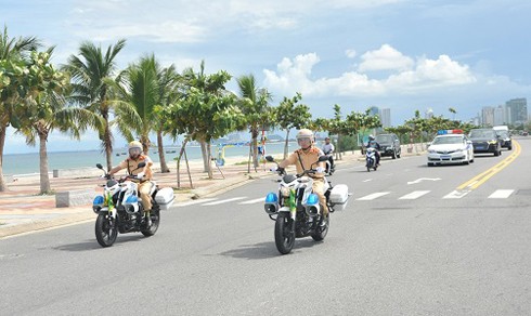 dan-xe-khung-cua-canh-sat-giao-thong-viet-nam-phuc-vu-apec