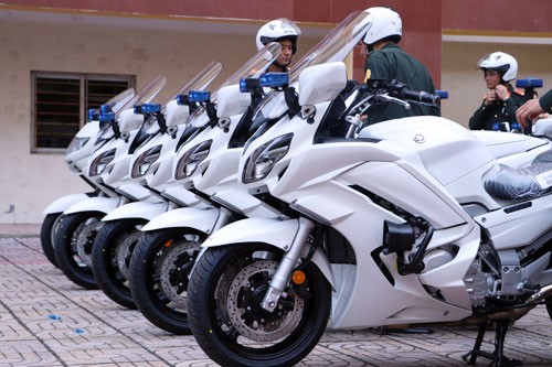 dan-xe-khung-cua-canh-sat-giao-thong-viet-nam-phuc-vu-apec-1