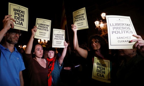 tay-ban-nha-tong-giam-hai-thu-linh-ung-ho-catalonia-ly-khai-1