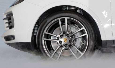 porsche-cayenne-2018-gia-tu-5-4-ty-dong-tai-viet-nam-page-2-3