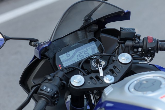 Yamaha R15 - sportbike cho người Việt mới chơi môtô ảnh 8