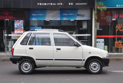 Jiangnan TT có thiết kế dạng wagon. Kích thước tổng thể với chiều dài3.300 mm, rộng 1.405 mm và cao 1.480 mm.