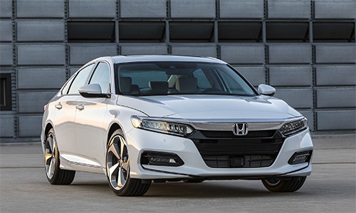 nhung-sedan-phan-khuc-d-khach-hang-my-mong-doi-nam-2018-2