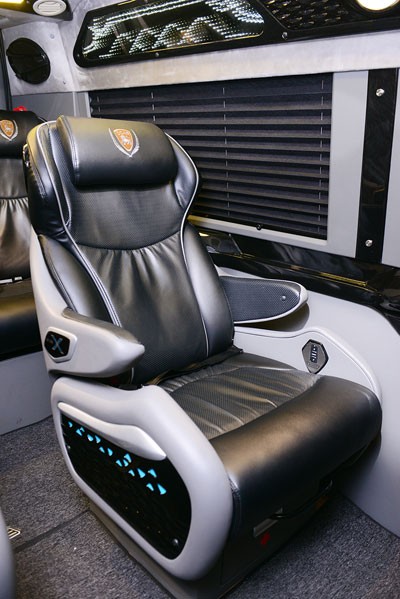 DCar X - limousine cao cấp phiên bản giới hạn tại Việt Nam ảnh 4 dcar-x-limousine-cao-cap-phien-ban-gioi-han-tai-viet-nam-3