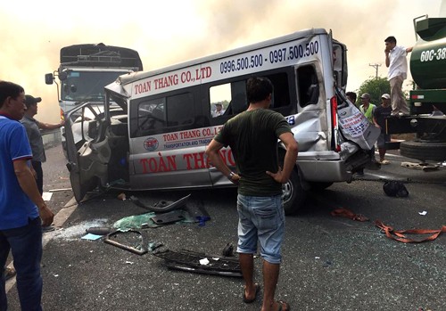 Khói mù mịt cao tốc TP HCM - Long Thành, nhiều ôtô tông liên hoàn ảnh 1