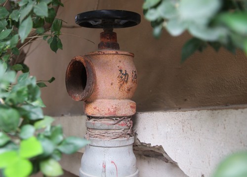 Trụ nước cứu hoả tại khu tái định cư An Sinh. Ảnh: Gia Chính.