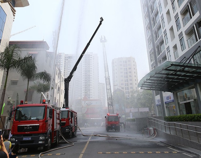 Diễn tập phòng cháy chữa cháy quy mô lớn tại Imperia Garden ảnh 2