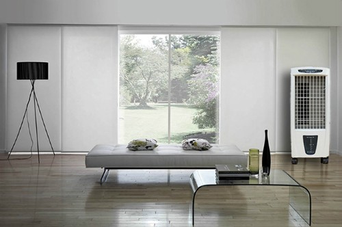 Phòng diện tích nhỏ, thoáng đãng thì dùng quạt phun sương, còn phòng to kín thì nên sử dụng quạt điều hòa.