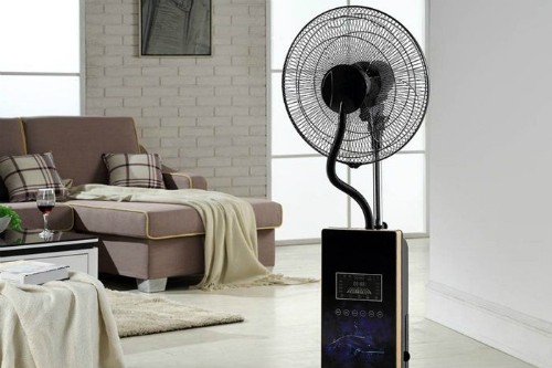 Người dùng nên cẩn trọng khi sử dụng cả quạt điều hòa lẫn quạt phun sương để bảo vệ sức khỏe bản thân và đồ nội thất trong gia đình.