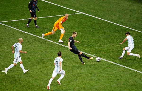 Argentina 0-3 Croatia: Argentina tệ nhất nhiều năm qua, Messi như 'vật thể lạ' ảnh 4