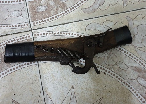 Dùng súng tự chế vào ngân hàng cướp hơn tỷ đồng ảnh 1