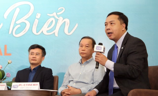 Ông Lê Trọng Minh, Tổng Biên tập Báo Đầu tư đặt câu hỏi cho các diễn giả tại buổi tọa đàm - Ảnh: Lê Toàn Ông Lê Trọng Minh, Tổng Biên tập Báo Đầu tư đặt câu hỏi cho các diễn giả tại buổi tọa đàm - Ảnh: Lê Toàn