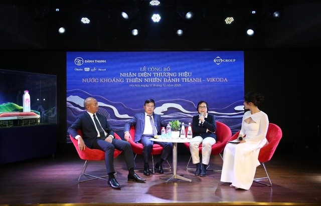 Tại buổi lễ, bác sỹ Nguyễn Thị Vân Hồng – nguyên Phó Trưởng khoa Tiêu hóa Bệnh viện Bạch Mai cũng trả lời thắc mắc về tác dụng của nước khoáng kiềm thiên nhiên đối với sức khỏe.