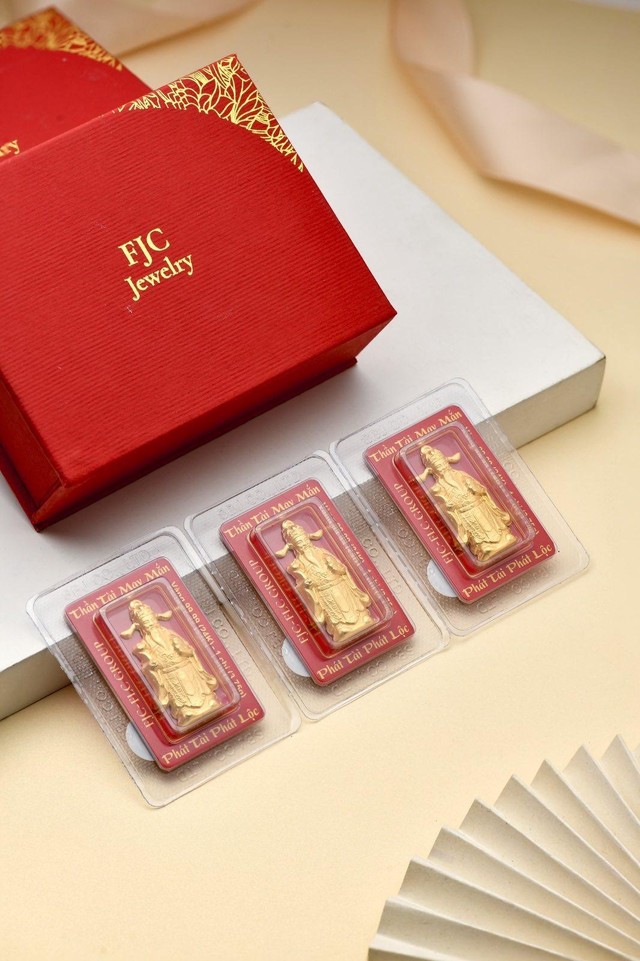 Vàng ép vỉ Thần Tài may mắn 24K FJC. Vàng ép vỉ Thần Tài may mắn 24K FJC.